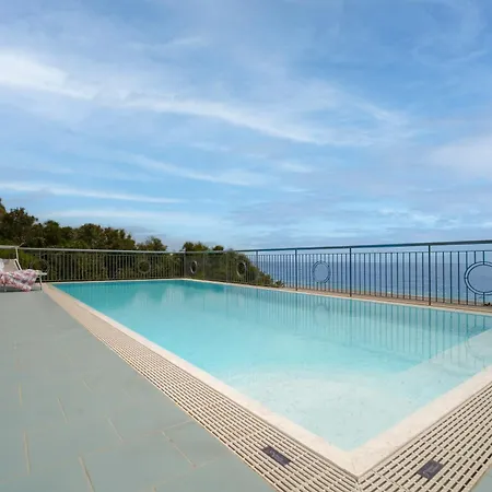Aurora View 4*